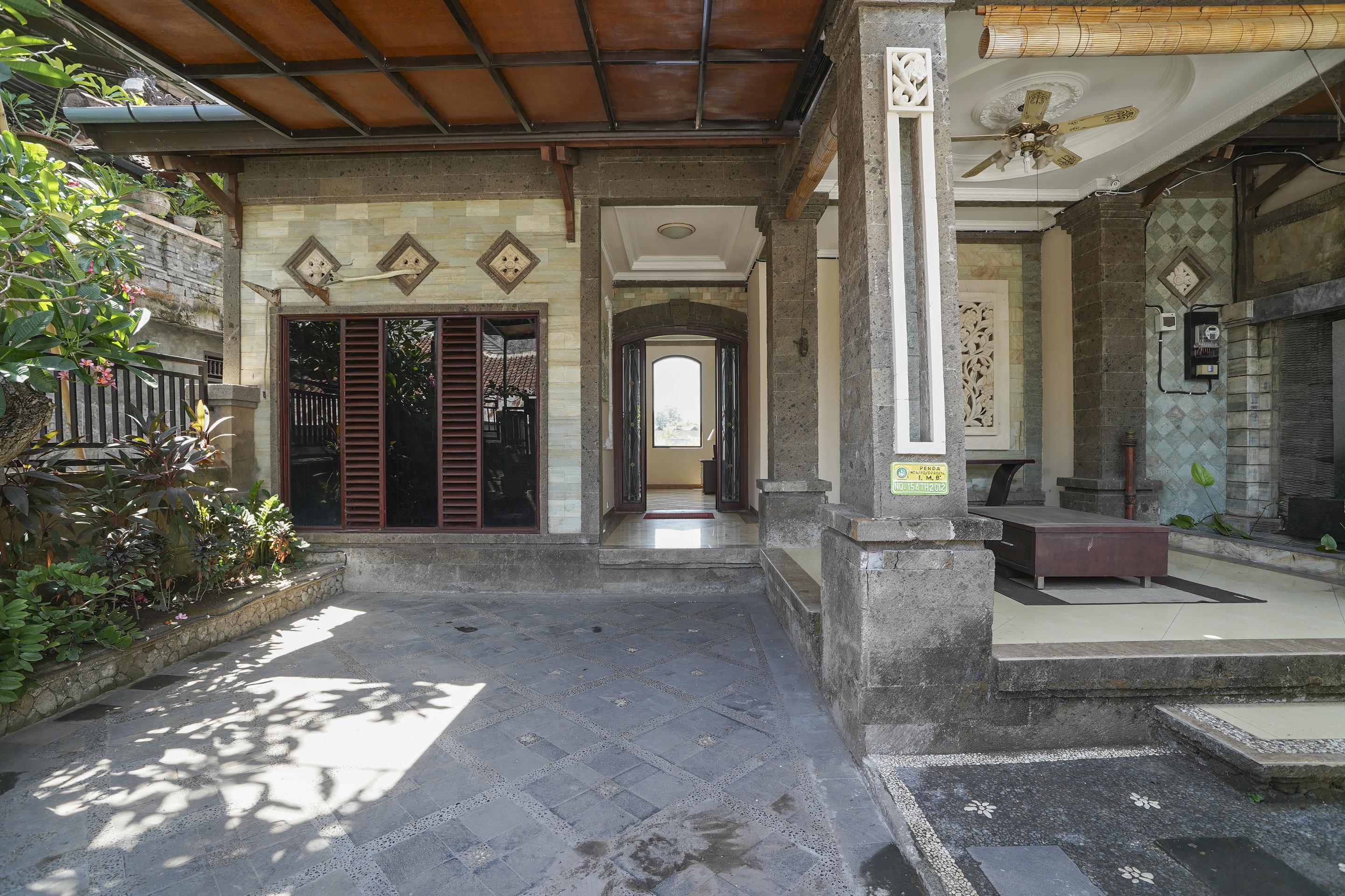 Oyo 2321 Griya Shanti Homestay Ketewel Buitenkant foto