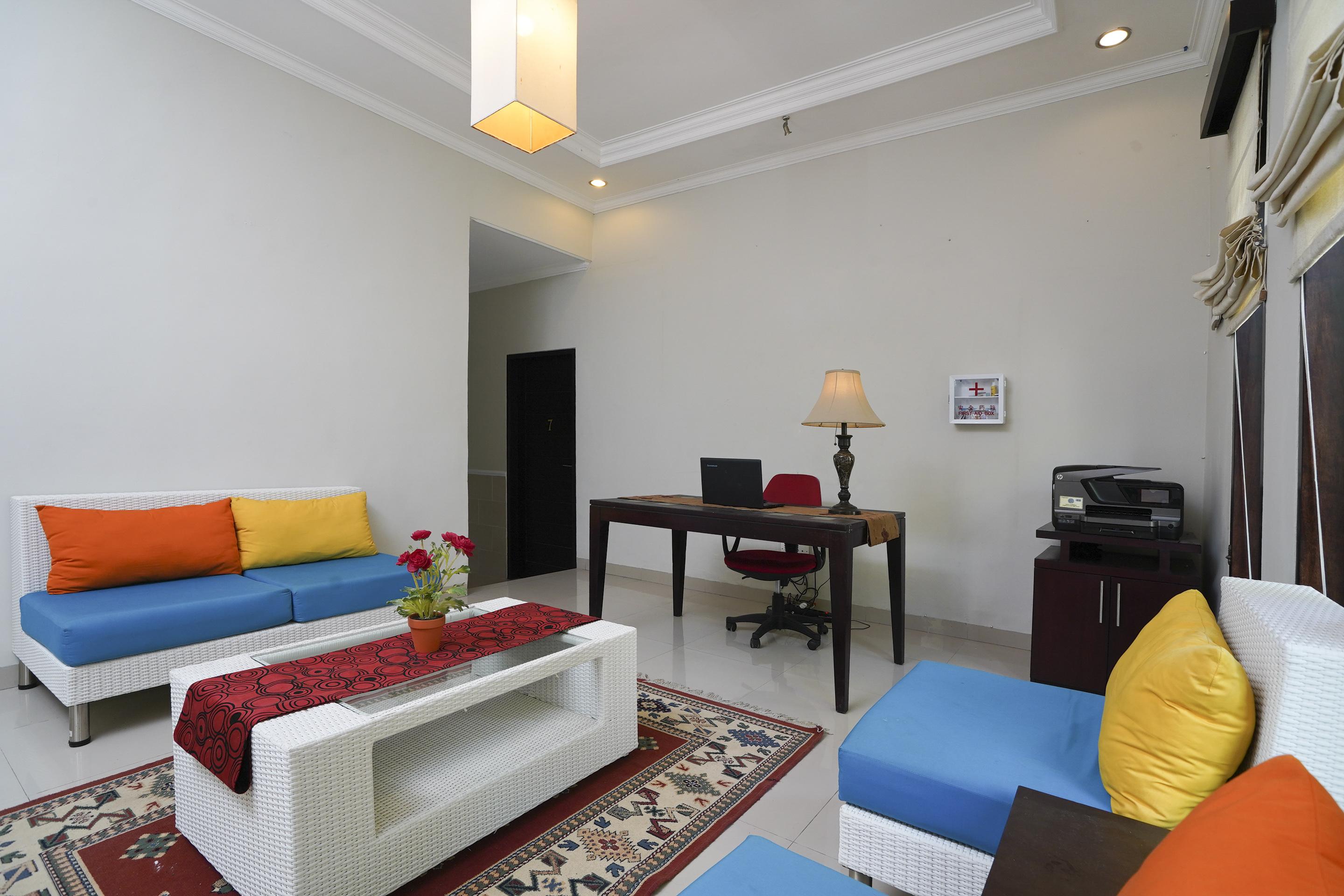Oyo 2321 Griya Shanti Homestay Ketewel Buitenkant foto