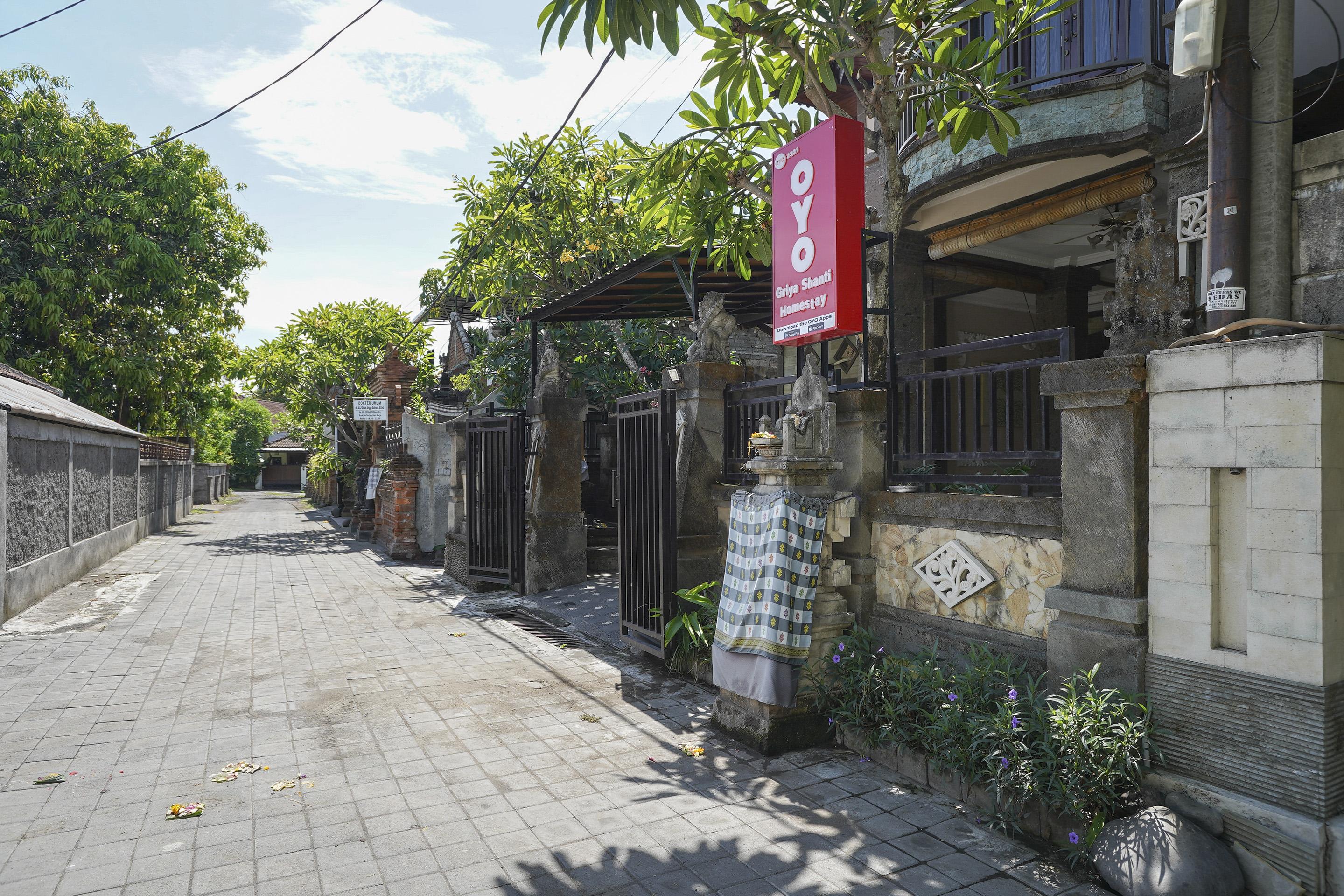 Oyo 2321 Griya Shanti Homestay Ketewel Buitenkant foto