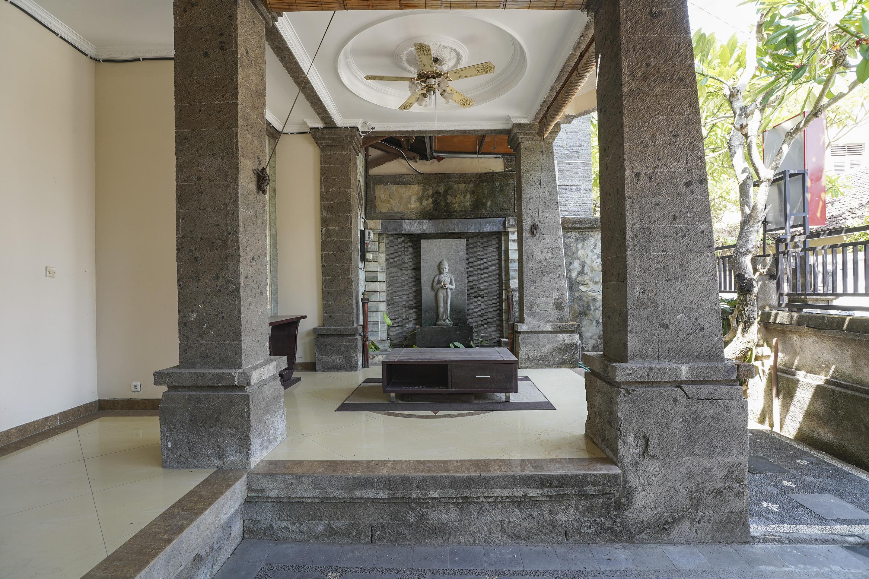 Oyo 2321 Griya Shanti Homestay Ketewel Buitenkant foto